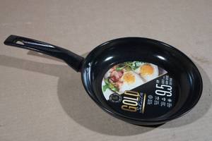 lot 63 image: Gold Select 9.5 Non-Stick Fry Pan