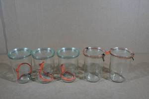 lot 83 image: 5 Weck 850ml Mold Canning Jars