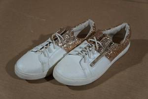 lot 115 image: Justfab Womens Kick it Up Sneakers -Size 8.5