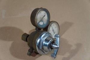 lot 118 image: Purox Regulator