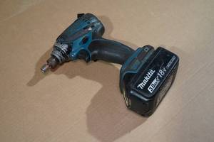 lot 125 image: Makita 18V Impact Drill with Battery