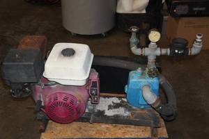 lot 137 image: Gas Powered Water Pump