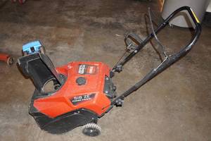 lot 138 image: Toro Power Propel Snow Thrower