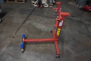 lot 139 image: Heavy Duty 1000lb Capacity Engine Stand