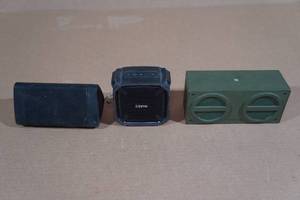 lot 152 image: 3 Portable Bluetooth Speakers
