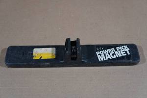 lot 167 image: Power Pick Magnet