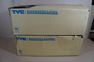lot 171 image: Set of 2 Automotive Lamps OEM GEG1-51-0L0E