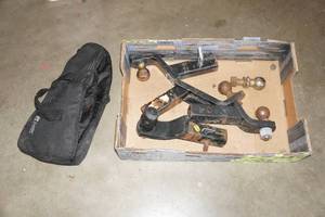 lot 226 image: Assorted Hitch Recievers and Balls