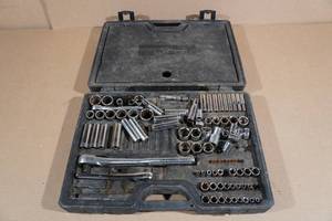 lot 232 image: Craftsman Sockets with Case