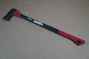 lot 235 image: Hyper Tough 3.5lb Single Bit Axe