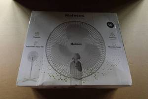 lot 193 image: Holmes 16 Manual Stand Fan