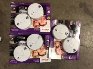 lot 8 image: Lot of Kidde 10-Year Worry Free Smoke & Carbon Monoxide Detector, Lithium Battery Powered with Voice Alarm, 2-Pack Customer Returns See Pictures