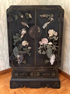lot 4 image: Vintage Asian Style Cabinet