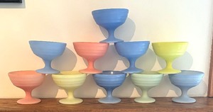lot 33 image: Ten Hazel Atlas Moderntone Platonite Sherbet Dishes