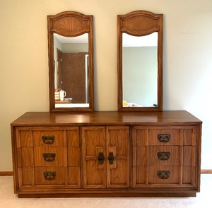 lot 7 image: Vintage Dresser with Two Mirrors