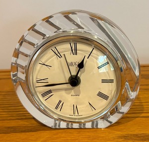 lot 80 image: Lovely Mikasa Clock