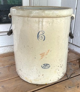 lot 81 image: Vintage 6 Gallon Redwing Pottery Crock with Handles