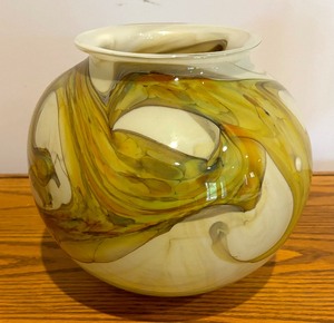 lot 89 image: Stunning Swirled Glass Vase