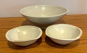 lot 95 image: Pretty Pottery Bowls