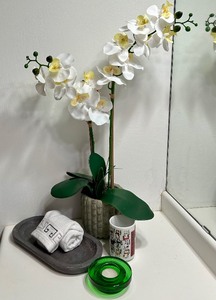 lot 58 image: Pretty Home Decor
