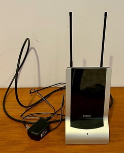 lot 64 image: Audiovox RCA Antenna