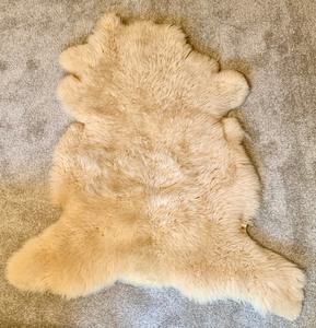 lot 50 image: Animal Hide  Fur Rug  Home Decor