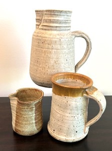 lot 151 image: Pretty Pottery Pitchers and Cup