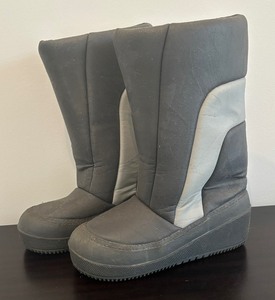 lot 166 image: Vintage Moon Boot Style Boots