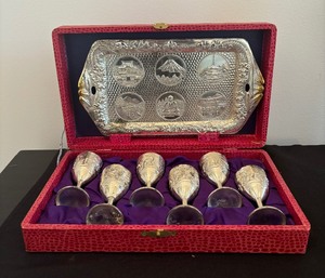 lot 176 image: Vintage Boxed Cordial Set