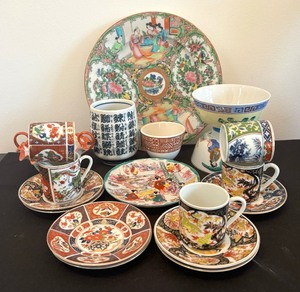 lot 180 image: Variety of Vintage Asian Style Plates, Bowls and Cups