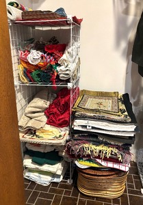 lot 155 image: Variety of Terrific Table Linens