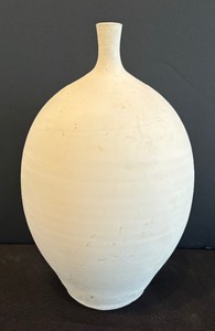 lot 186 image: Pretty White Pottery Vase