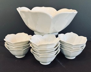 lot 189 image: Flower Motif Rice Bowls