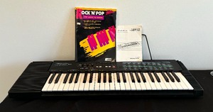 lot 237 image: Realistic Concert Mate 670 Keyboard