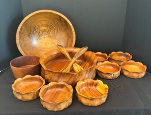 lot 193 image: Variety of Wooden Serving Bowls and Utensils