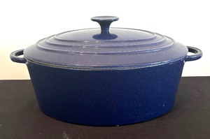 lot 194 image: Cast Iron Lidded Pot