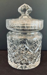 lot 199 image: Elegant Crystal Biscuit Jar