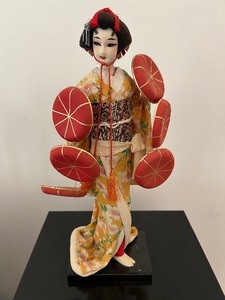 lot 127 image: Vintage 1960s Japanese Hat Dance Geisha Doll