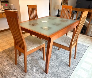lot 5 image: Amazing Glass Top Extendable Dining Room Table with Four Chairs