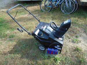 lot 101 image: MTD 21 snow thrower. Good used condition. Tested & works. As shown.