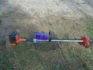 lot 103 image: Echo gas weed trimmer. Used condition. Tested & works. As shown.