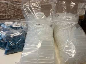 MSRP $250 Lot of 4 Bags (500 tubes per bag) NEW Self Standing Centrifuge Test Tubes with Screw Top Lid Caps - Great For Storage Of Other Small Items Too