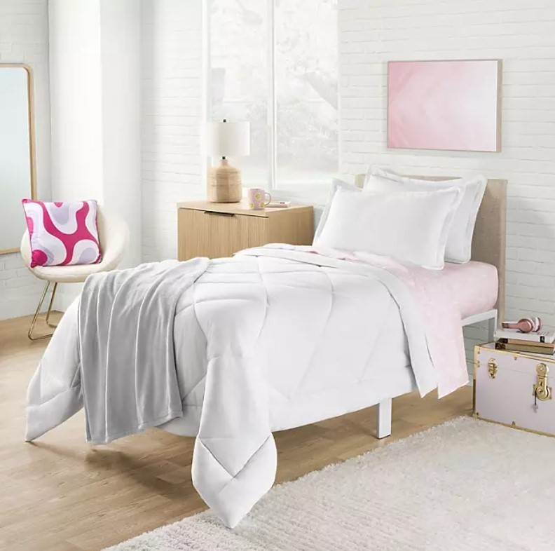 lot 412 image: NEW Members Mark 4 piece Comforter Set, Fits TwinXL and Full Beds - White