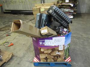 lot 100 image: Pallet of Store Overstock Store and Ecommerce Product and Returns