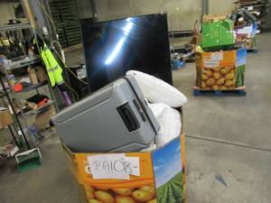 lot 108 image: Pallet of Store Overstock Store and Ecommerce Product and Returns