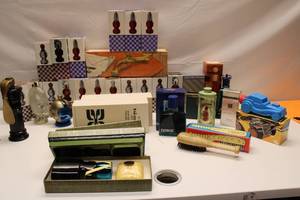 lot 904 image: Lot of Vintage Avon Collectible Bottles and Grooming Items