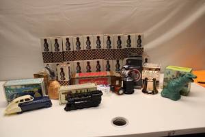 lot 905 image: Vintage Avon Collectible After Shave Bottle Lot