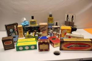 lot 907 image: Lot of Vintage Avon Collectible Soaps and Aftershave Sets