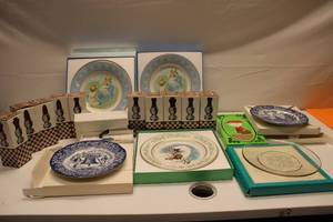 lot 909 image: Collection of Decorative Plates and Collectibles