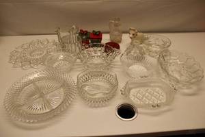 lot 911 image: Assorted Crystal and Glass Decorative Dish Set